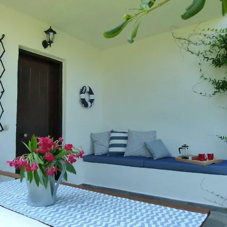 At Lena's Vakantiehuis *